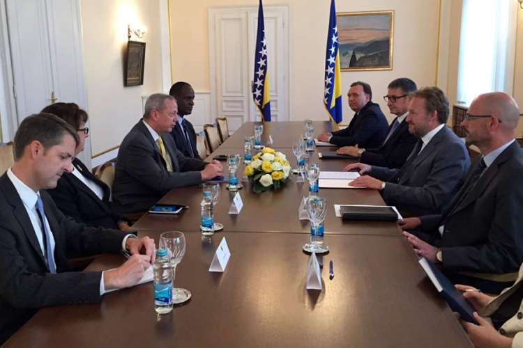 Obamin izaslanik u Sarajevu: Zaustaviti protok stranih boraca