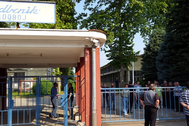 Radnici "Trudbenika" nastavljaju štrajk