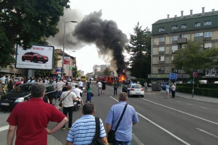 Raznijet muškarac naočigled prolaznika
