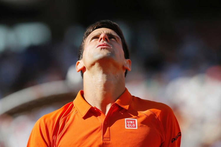 Novak Đoković u šetnji sa sinom 