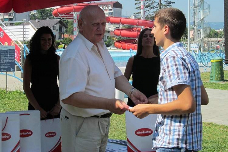 Ulaznice za bazen najboljim đacima
