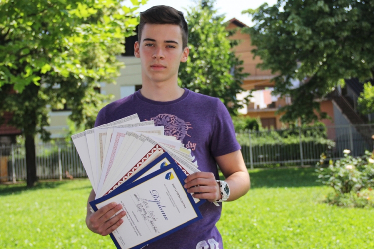 Znanjem već osvojio oko 20 diploma