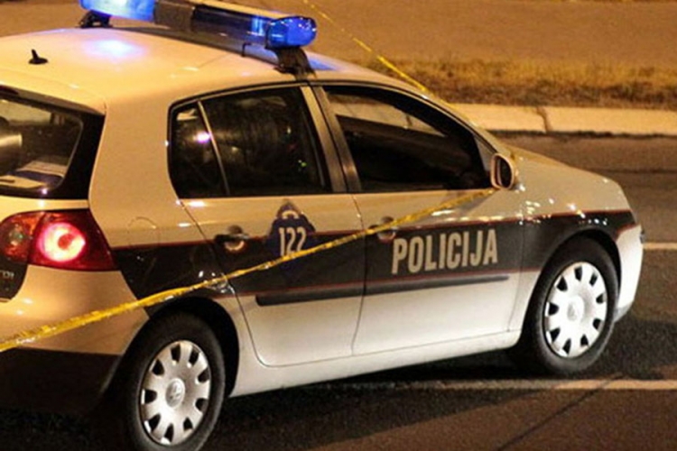 U saobraćajnoj nesreći jedno lice teže, a dva lakše povrijeđena