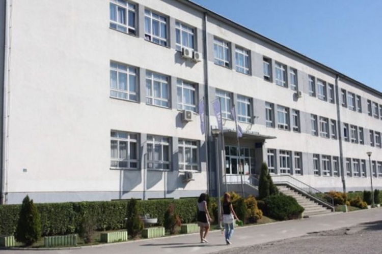 Sutra počinje upis u prvi razred srednjih škola