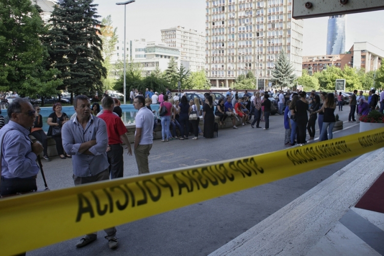 Nastavljen pretres hotela Holidej, radnici protestuju
