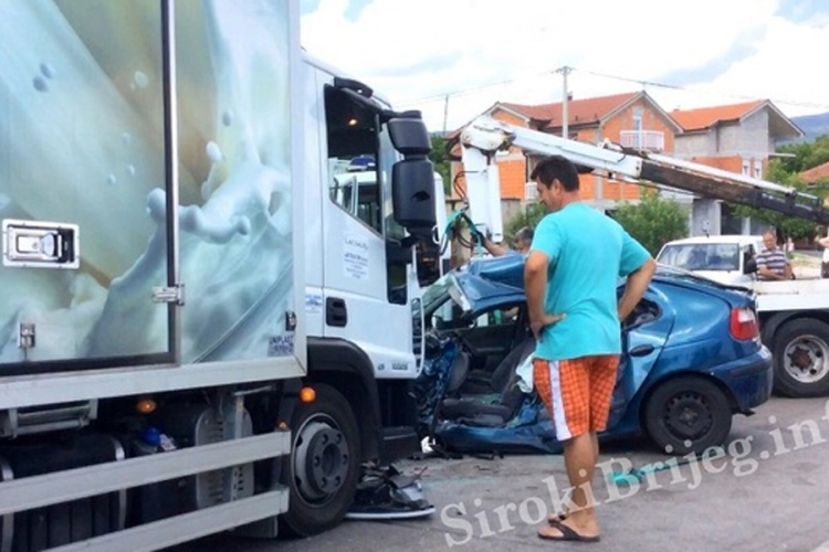 U sudaru kamiona i automobila u Širokom Brijegu poginula žena