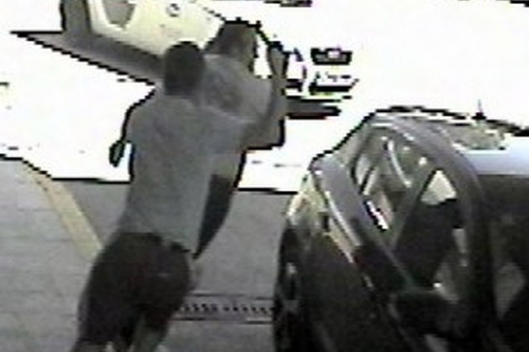 Policija traži napadača sa sjekirom