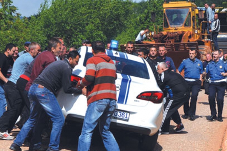 Rudari iz Nikšića uz blokadu krenuli ka Podgorici