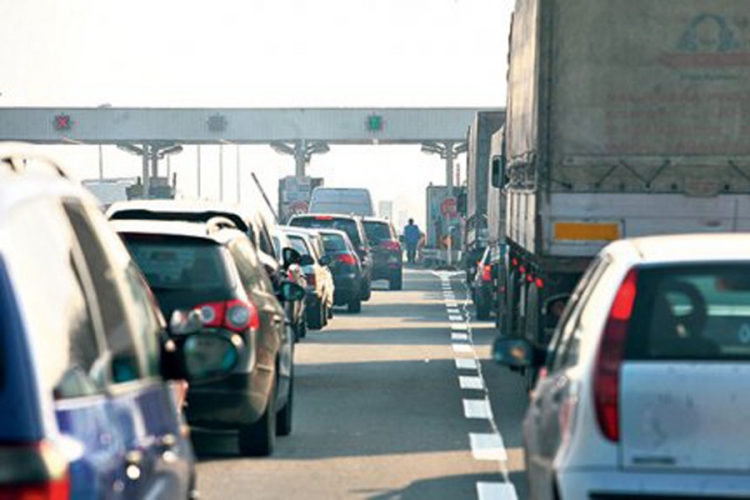 Prevrtanje i požar na teretnom vozilu kod Sremske Mitrovice