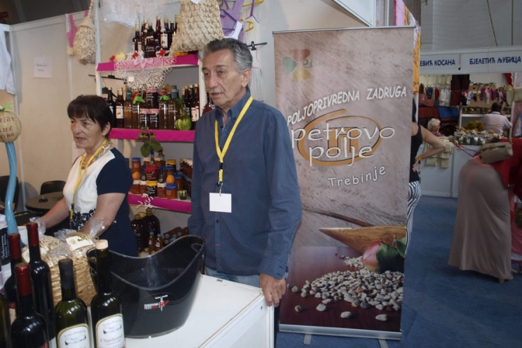 Đakonije i rukotvorine mamile pažnju