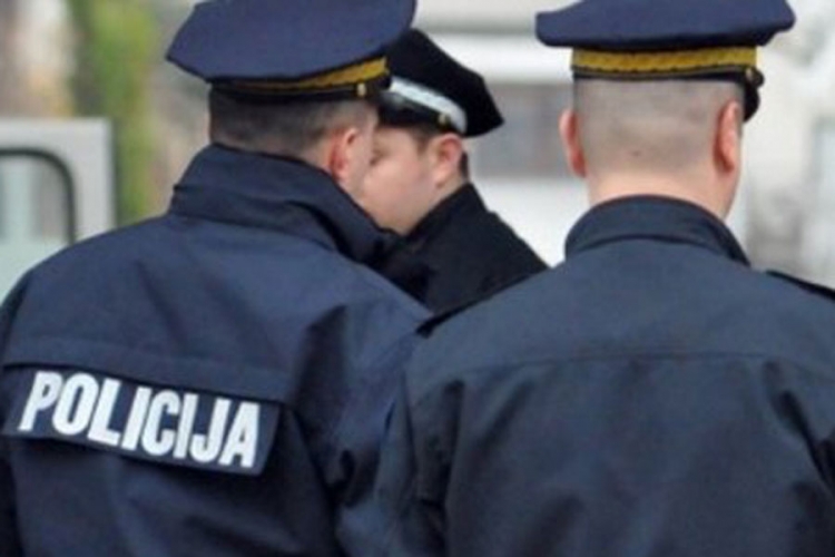 Dvojica muškaraca povrijeđena u sudaru
