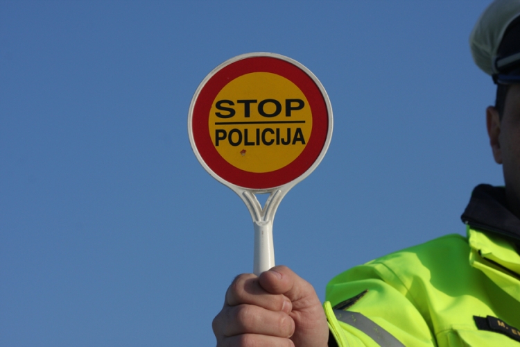 Lopovi glumili policajce