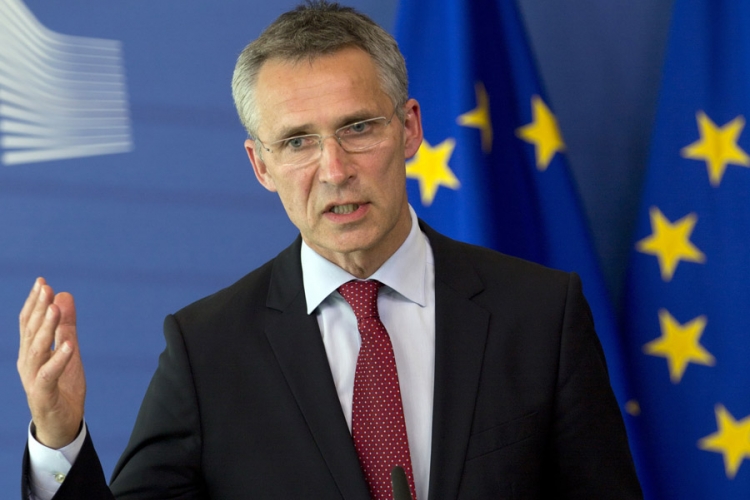 Stoltenberg: NATO raspoređuje tenkove duž granice sa Rusijom