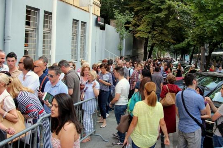 Nezapamćena gužva na potpisivanju Ljosinih knjiga