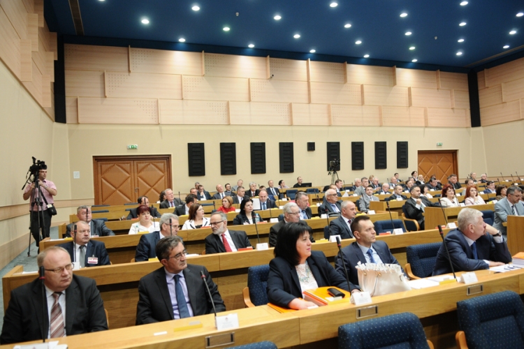 Žučna rasprava o snimku, nastavak sjednice u četvrtak u 10 sati