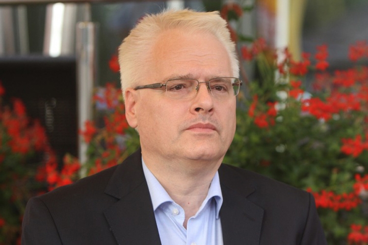 Ivo Josipović: Ne farbajte Hrvatsku u crno