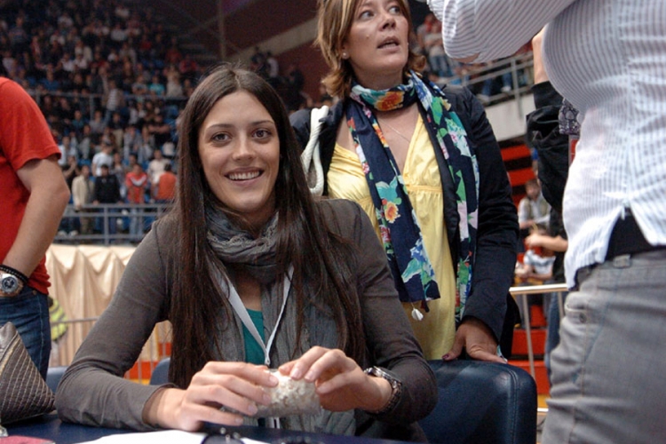 Stefana Veljković: Nisam trudna i ne udajem se