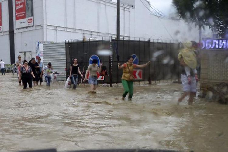 Poplave paralisale Soči, jedna osoba poginula