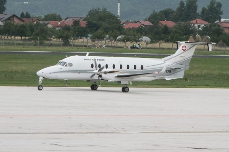 Na aerodromu Orića dočekalo oko 15 ljudi