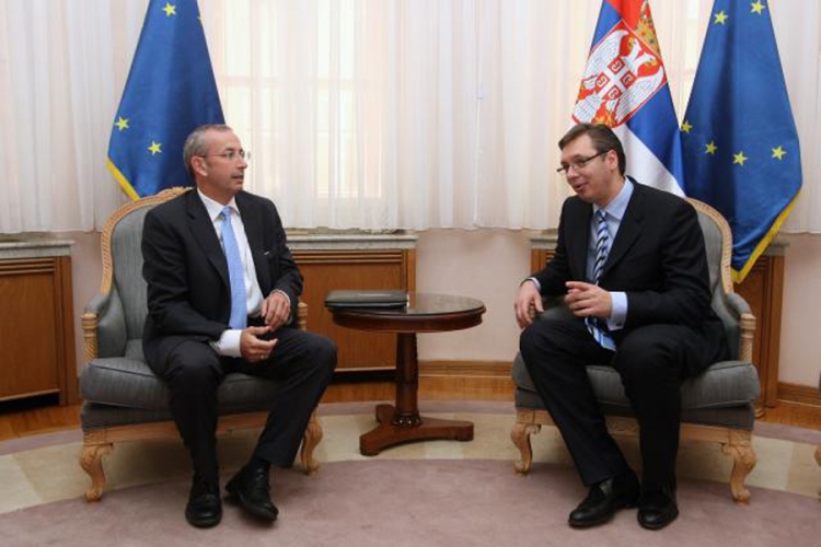 Vučić i Devenport o rezoluciji,Briselu, migrantima