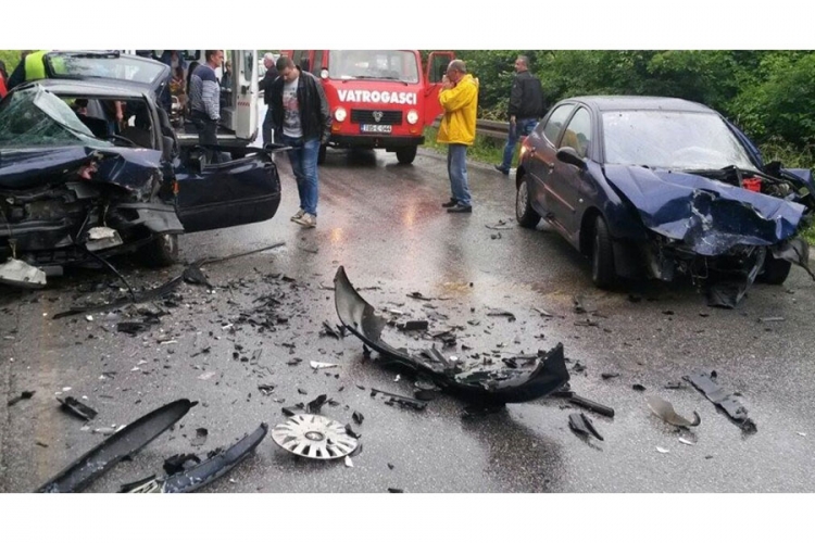 Osmoro povrijeđenih u sudaru