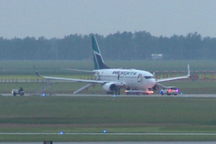 Avion prinudno sletio, u evakuaciji povrijeđeno šest putnika
