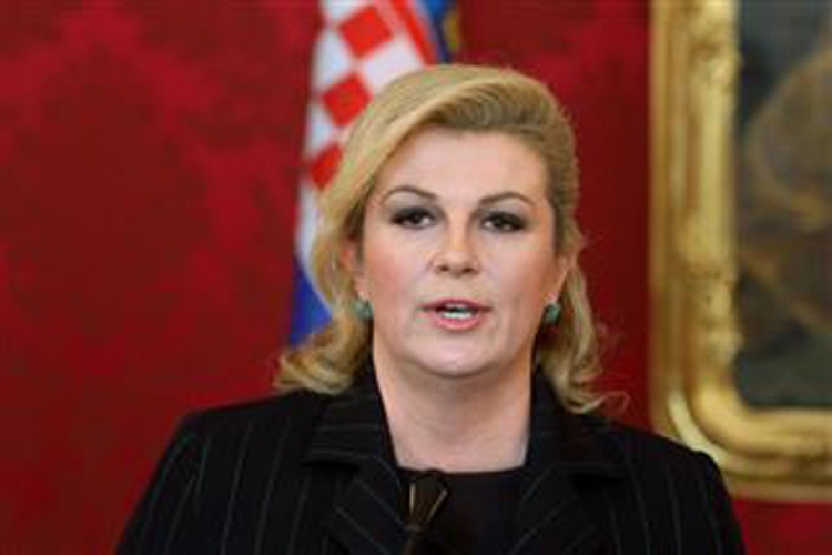 Grabar-Kitarović: Što prije u evrozonu, to bolje