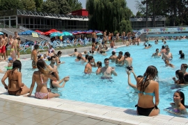  Kolaps na ulicama, osvježenje na bazenima