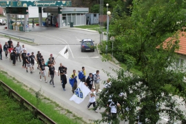 Poklonički marš sa ratnim zastavama (FOTO)
