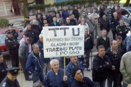 Radnici TTU ispred zgrade Kantonalne Vlade