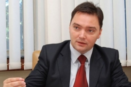 Košarac: Tragikomični istupi Izetbegovića