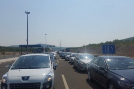 Kilometarske kolone na izlazima iz BiH prema Hrvatskoj