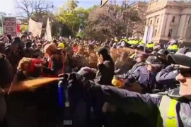 Neredi na ulicama Melburna, više uhapšenih (FOTO, VIDEO)