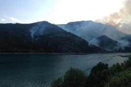 Požar iznad Salakovca i dalje aktivan, opasnost i oko Livna