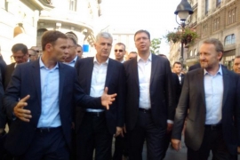 Članovi Predsjedništva šetaju Knez Mihailovom (FOTO)