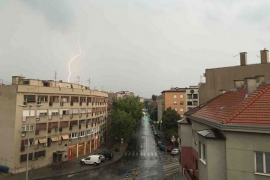 Zbog udara groma veliki dio Zagreba ostao bez struje