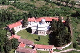 Eparhija zabrinuta odlukom da se Visokim Dečanima oduzme zemlja