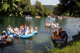 Niz Unu krenulo 30 čamaca i 15-ak lađa