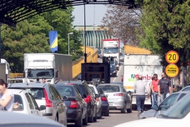 Na ulazu u BiH na Gradišci čeka se dva sata