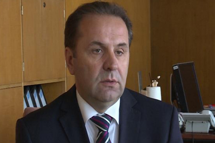 Ljajić: "Telekomu" licenca za rad, pozivi za Srbiju u lokalu