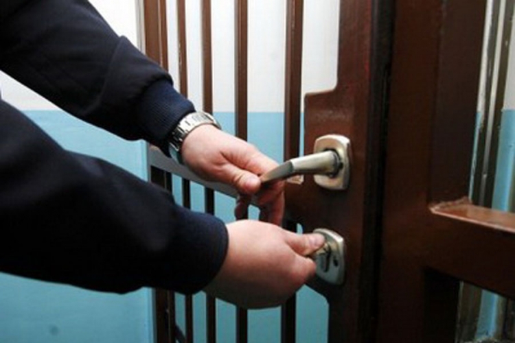 Jednomjesečni pritvor Ermahu Grelji