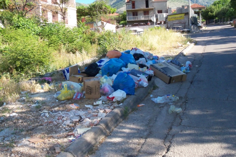  Zbog smeća prijeti zaraza