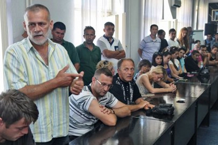 Grobari godinu dana rade bez plate 
