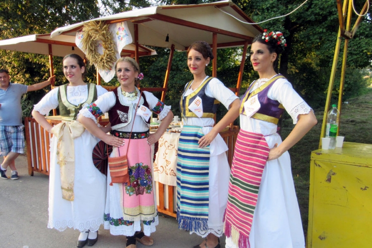 "Kolovita" u najljepšoj narodnoj nošnji