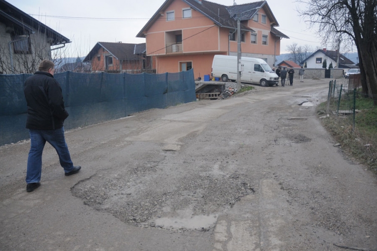 Šira raskrsnica  ka groblju
