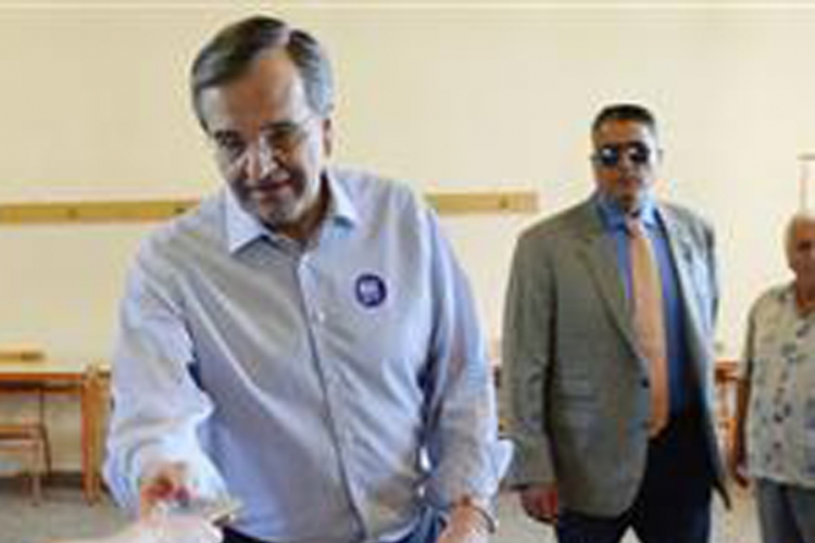 Samaras podnosi ostavku