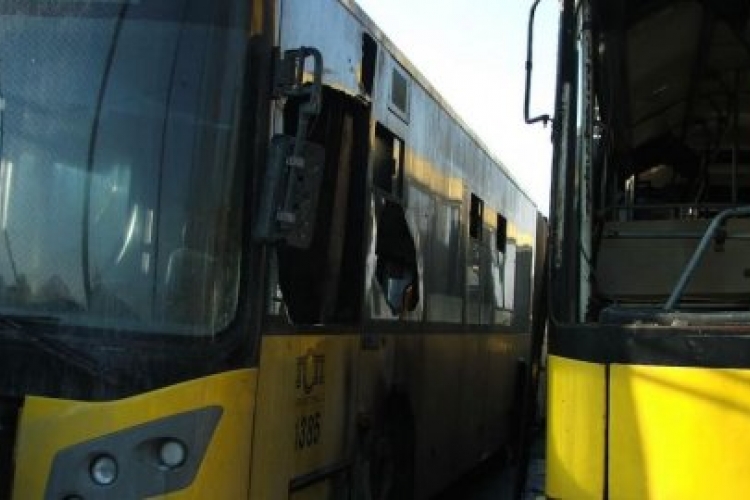 Izgorjela dva autobusa
