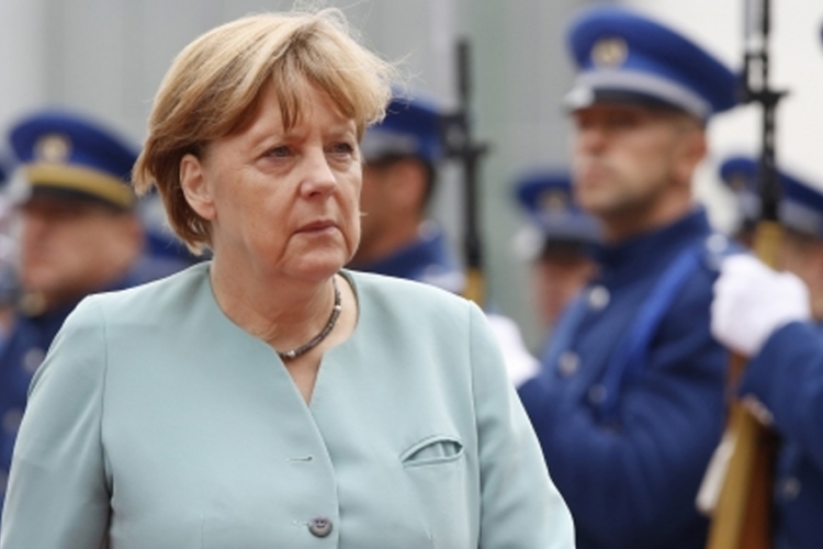 Angelu Merkel naljutili "nemirni" novinari u Sarajevu (VIDEO)