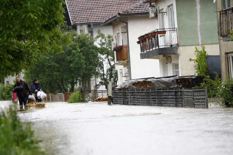  Pare za sanaciju štete spiskali na vozila