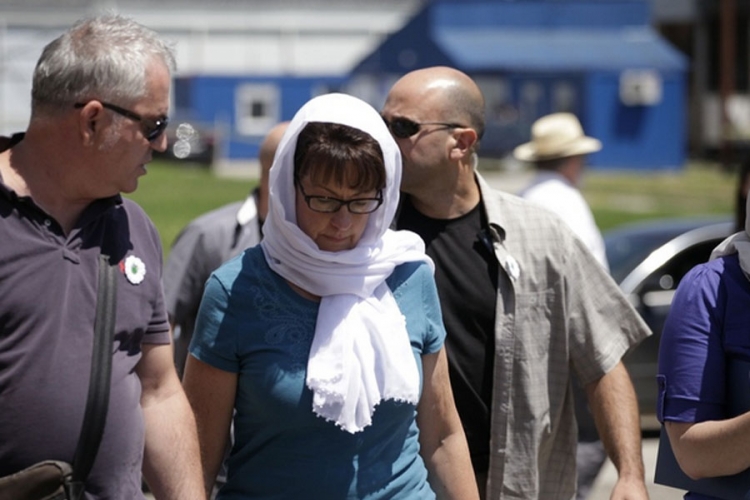 U kolonu Marša Mira stigle Tanja Fajon i Morin Kormak